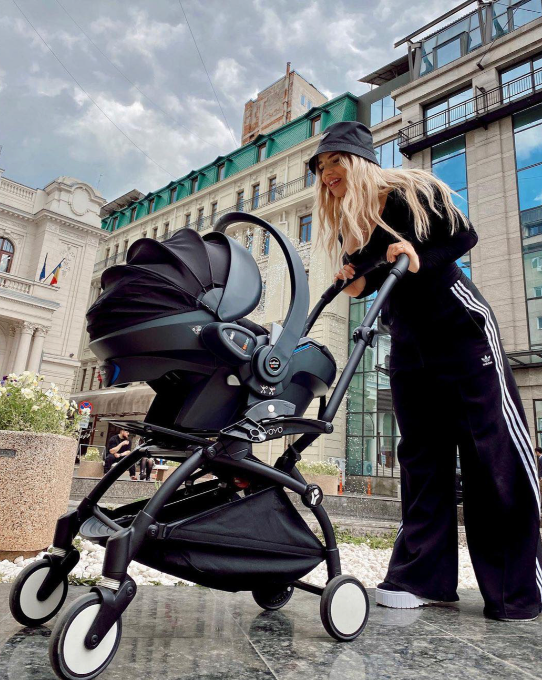 Combo Coche BABYZEN™ YOYO² 6+ Negro/Negro + Portabebe BABYZEN™ YOYO by BeSafe